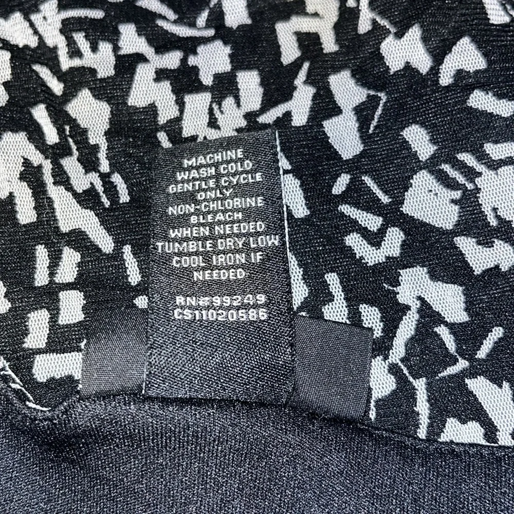 3/$20 - Maggie Barnes Patterned Sleeveless Dress - (16/18) - Picture 7 of 8